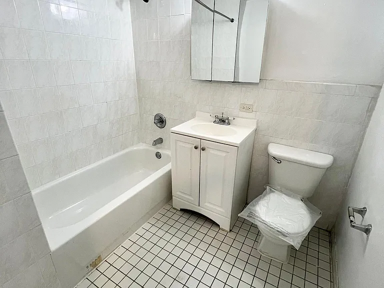 4430 Douglaston Pkwy #3K — Photo 16