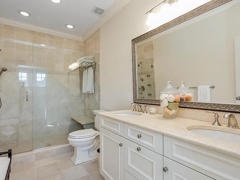 32 Reynolds Pl #A — Photo 17