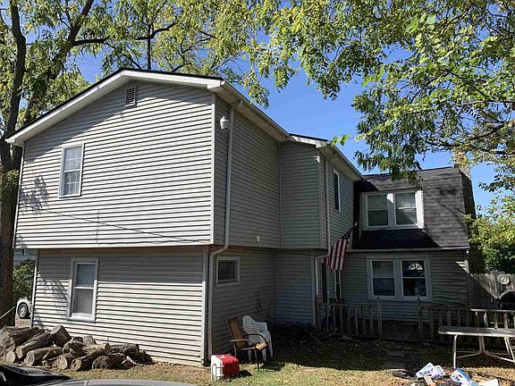 4th image of 1704 N Rosewood Ave