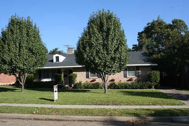 1st image of 1222 Holly Dr