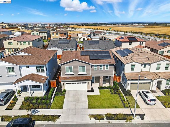 3rd image of 5645 Sierra Trail Way
