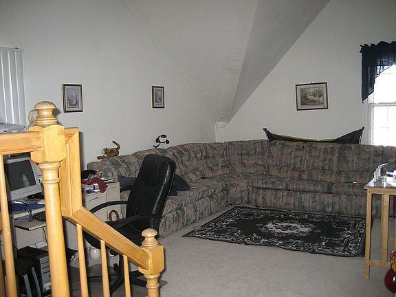 3rd image of 4024 Vinland Cir