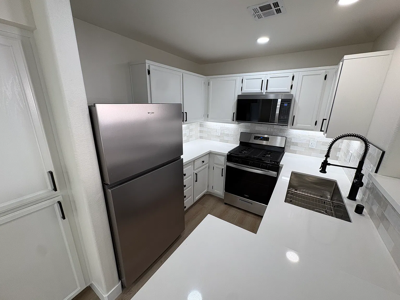 2 bed, 1016 sqft, $1,895 — Photo 4