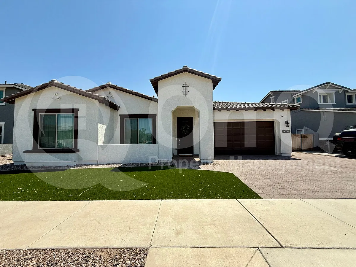 3 bed, 2.5 bath, 3160 sqft, $3,299 — Photo 1