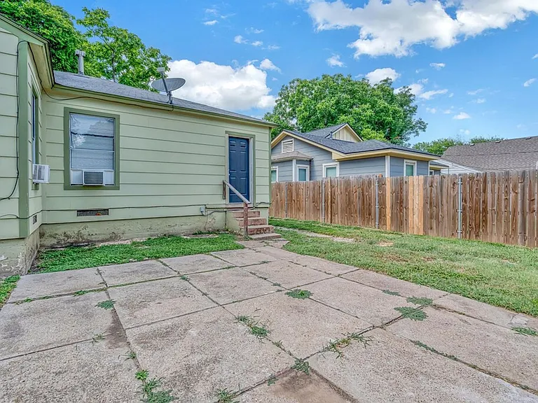 2712 Mitchell Ave — Photo 17
