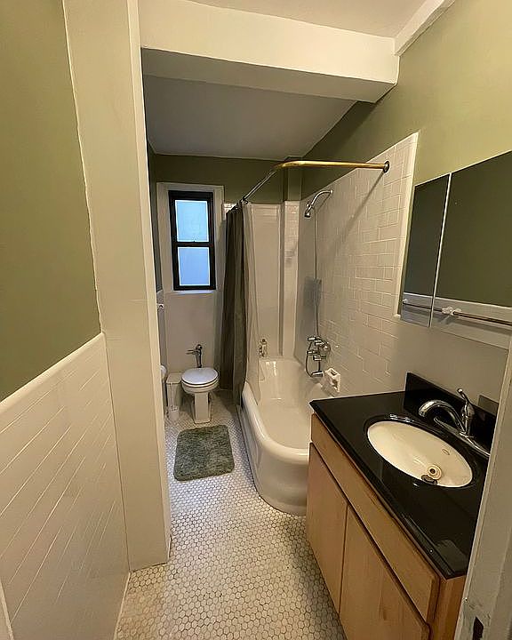 1st image of 32 W 82nd St APT 3B