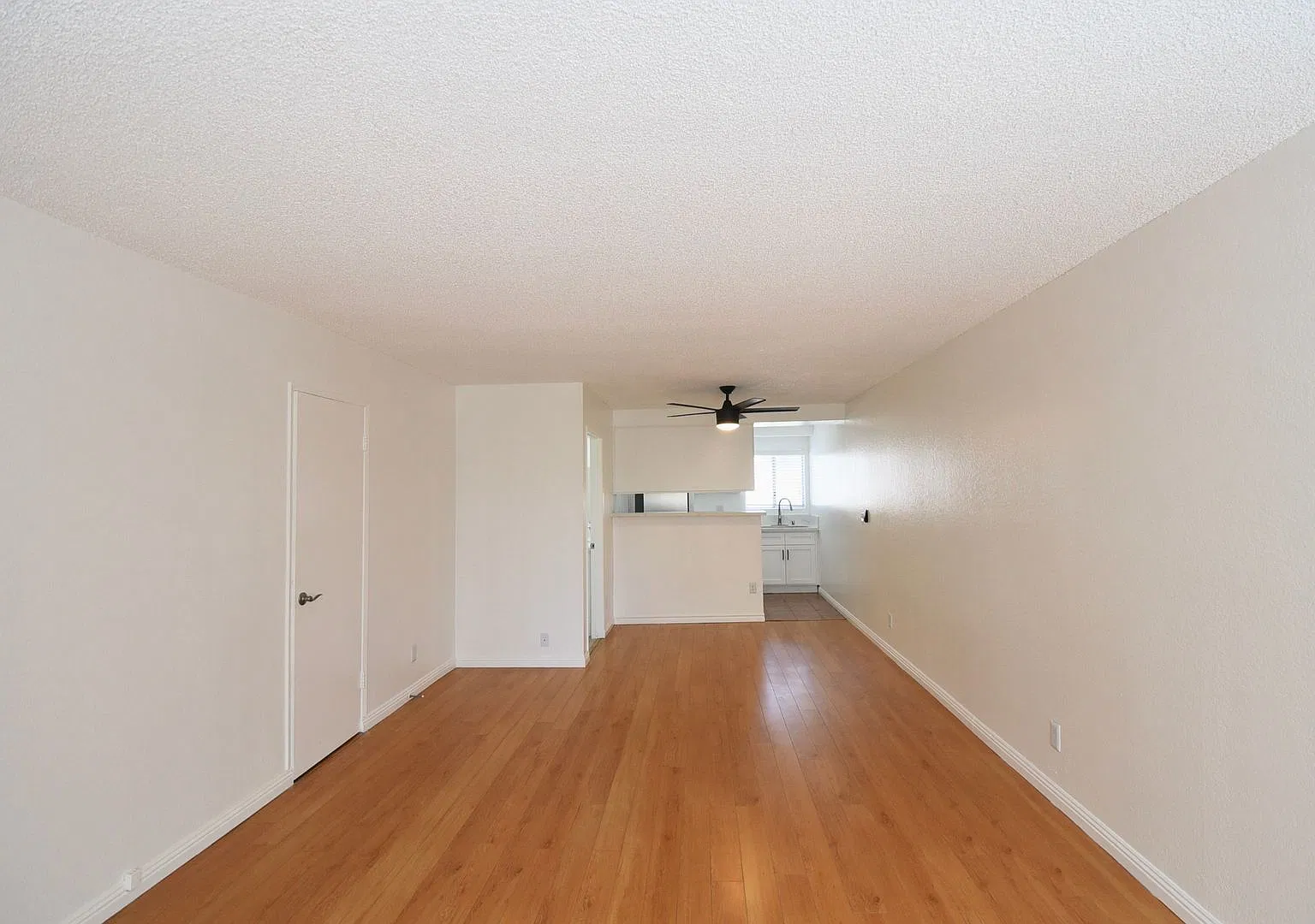 4930 — Photo 3
