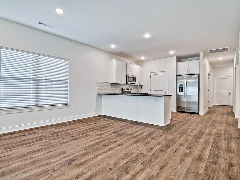 336 Turnberry Ct — Photo 6