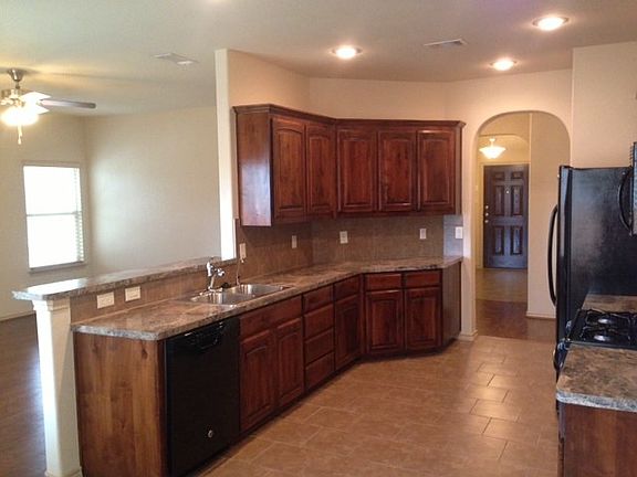 5th image of 1212 Nora Ln