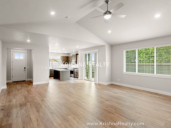3rd image of 6542 SE Silvergrass St