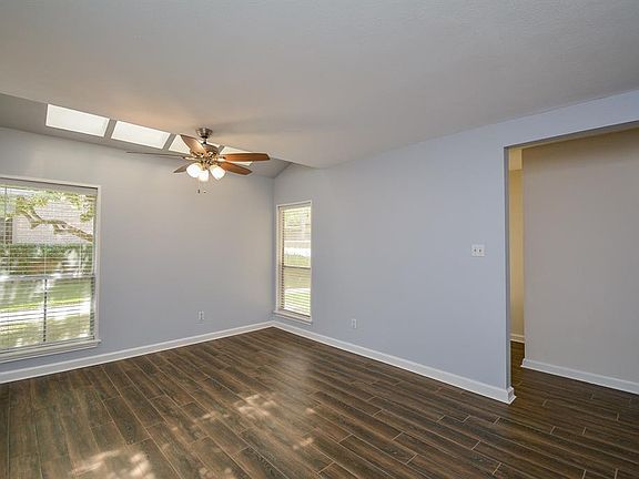 4th image of 2080 Augusta Dr