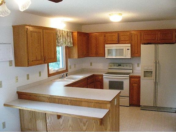 Lots of counter space, breakfast nook, kitchen window and all appliances including dishwasher and mi
