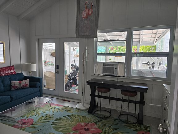 5th image of 1409 Albury St