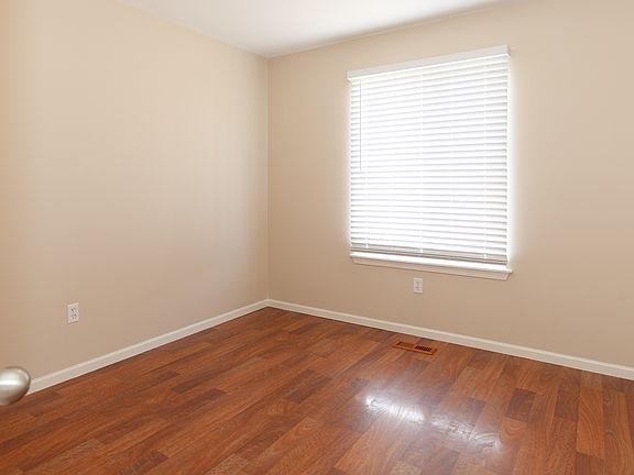 4th image of 13918 S Isle Royal Cir