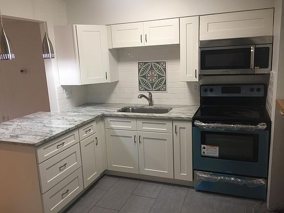 4th image of 211 E Home St
