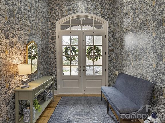 4th image of 4006 Pinehill Ln