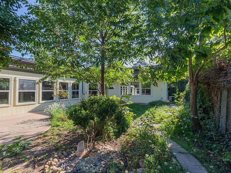 2601 S Ong St — Photo 30