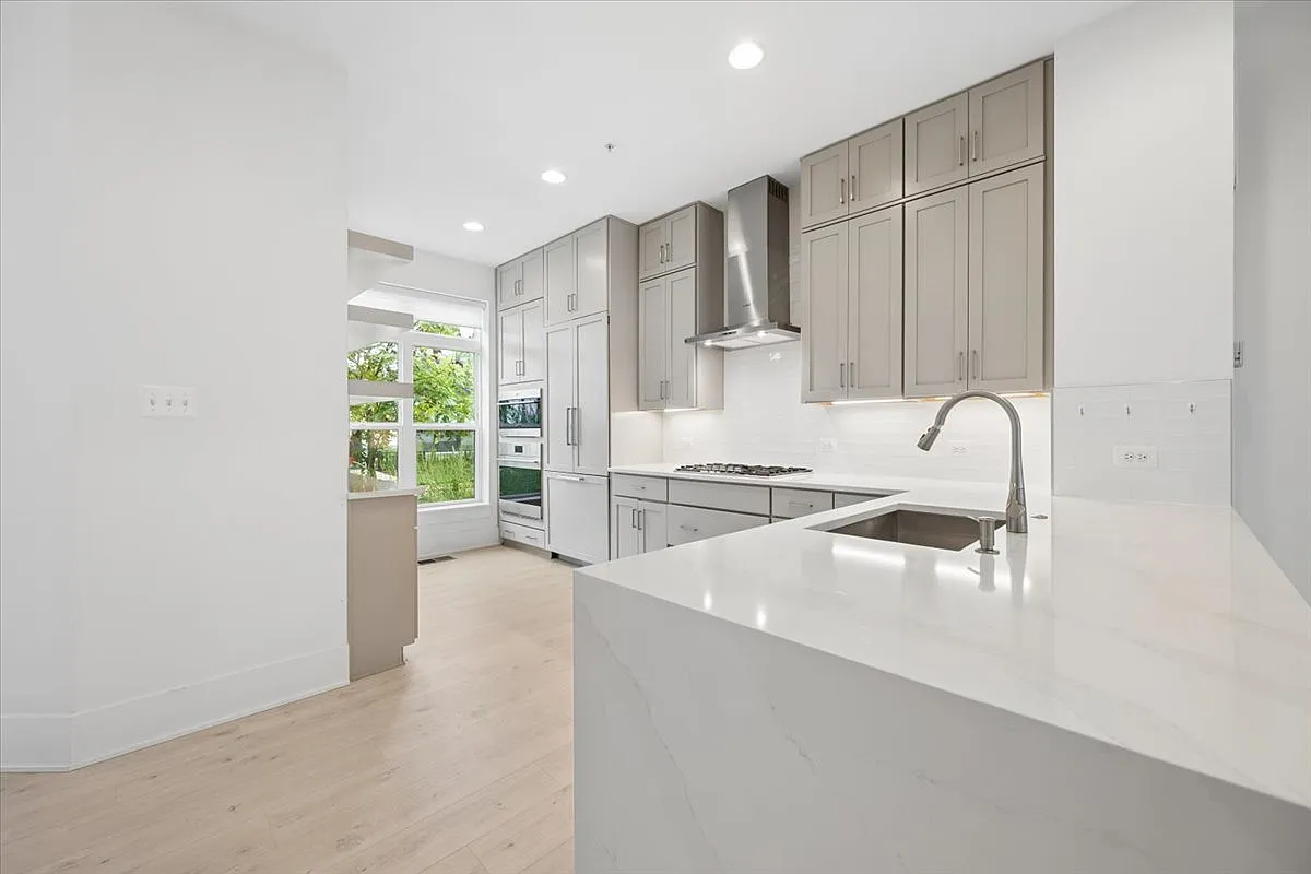 3 bed, 1912 sqft, $6,200 — Photo 4