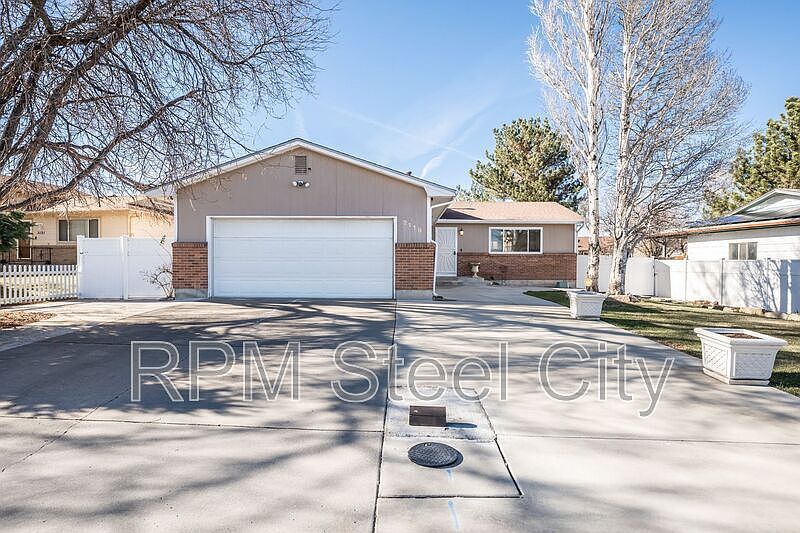 1st image of 2119 Chatalet Ln
