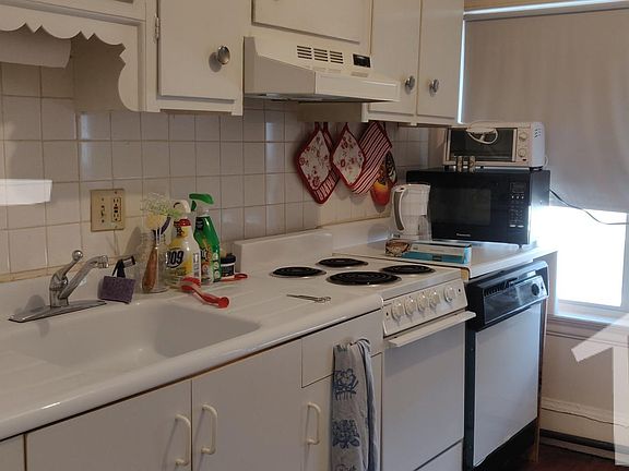 3rd image of 61A Kenwood St