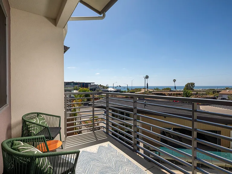 Triton Encinitas — Photo 11