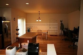 4th image of 4139 McKinley St NE