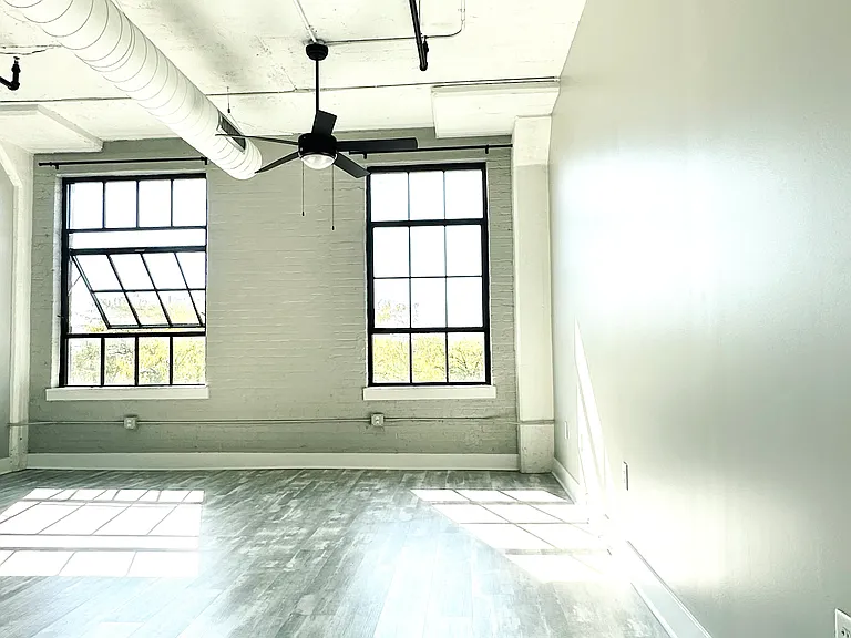 221 S Ludlow St #402 — Photo 2