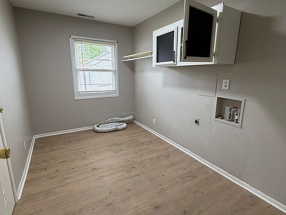 5th image of 627 Fargo St