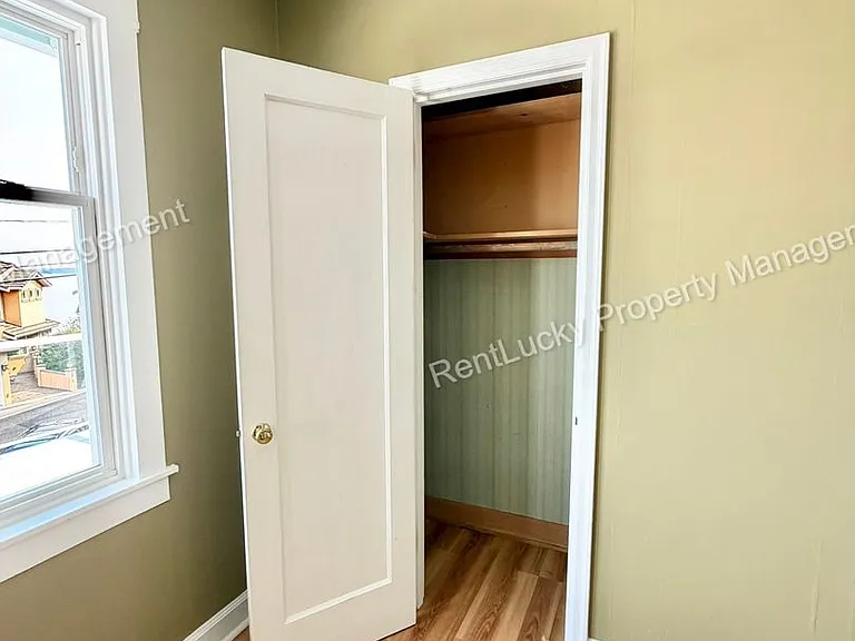 1612 Markham Ave NE — Photo 29