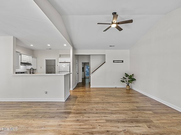 4th image of 321 S Kerr Avenue Unit 157