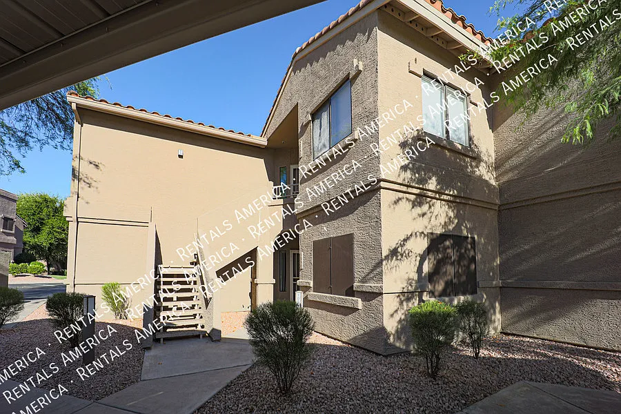 Adorable 2BD- + Office Scottsdale Condo in Villages North! — Photo 2