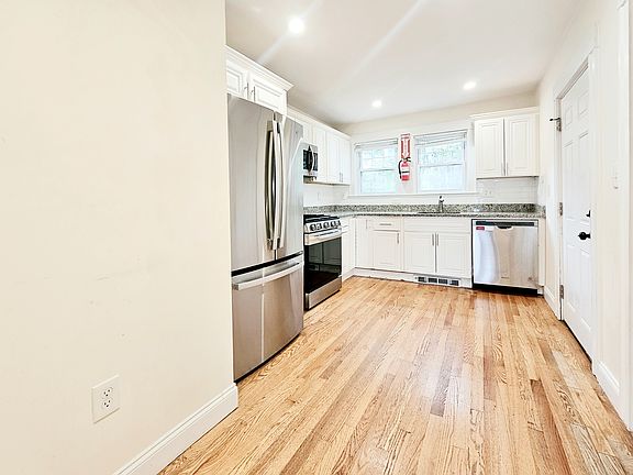2nd image of 51 Leamington Rd #14