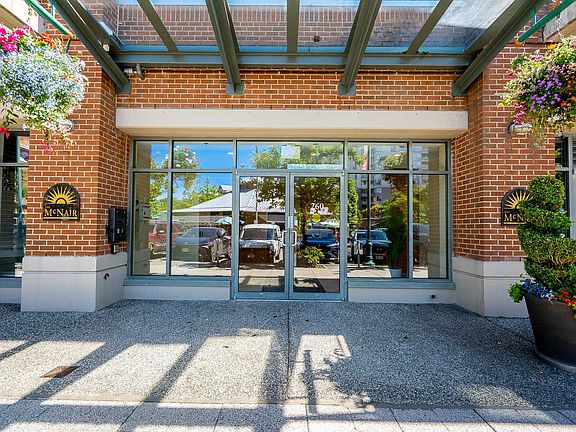 2nd image of 260 Newport Dr #204