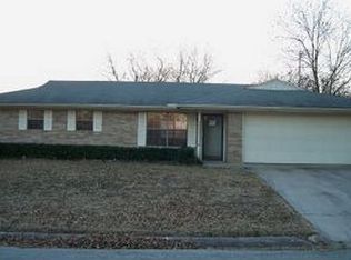 515 Patterson St, Bowie, TX 76230