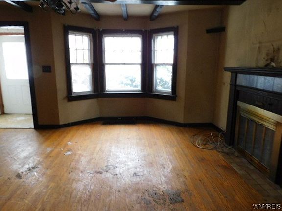 4th image of 1425 Eggert Rd