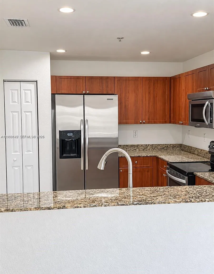 Coronado At Doral Ii Cond — Photo 2