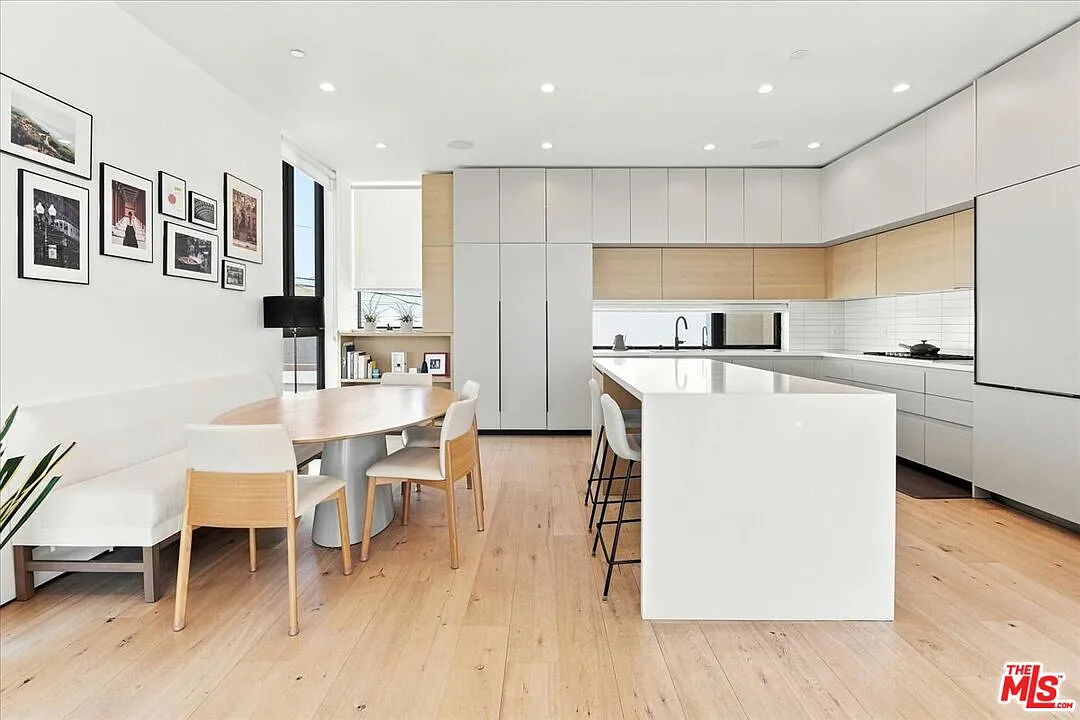 3 bed, 3.0 bath, 2112 sqft, $10,500 — Photo 4