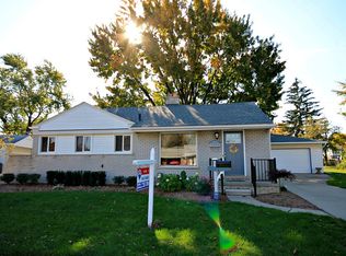 5304 Lyons Cir S, Warren, MI 48092