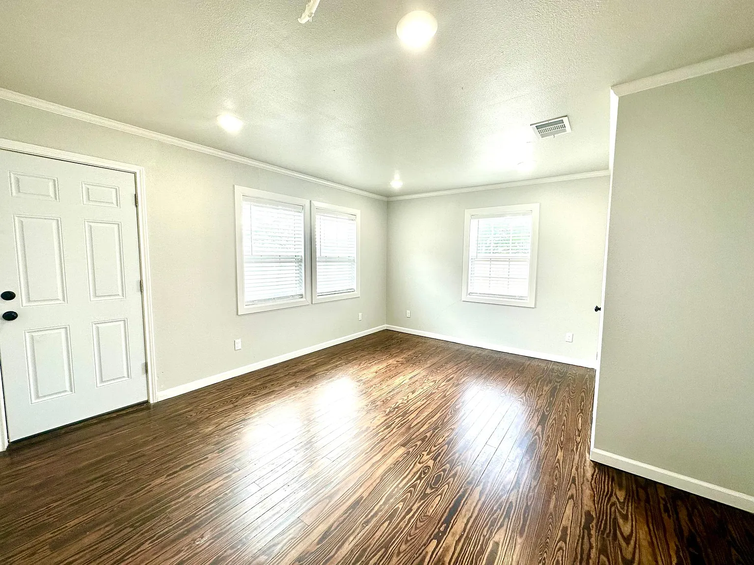 3 bed, 952 sqft, $1,595 — Photo 4