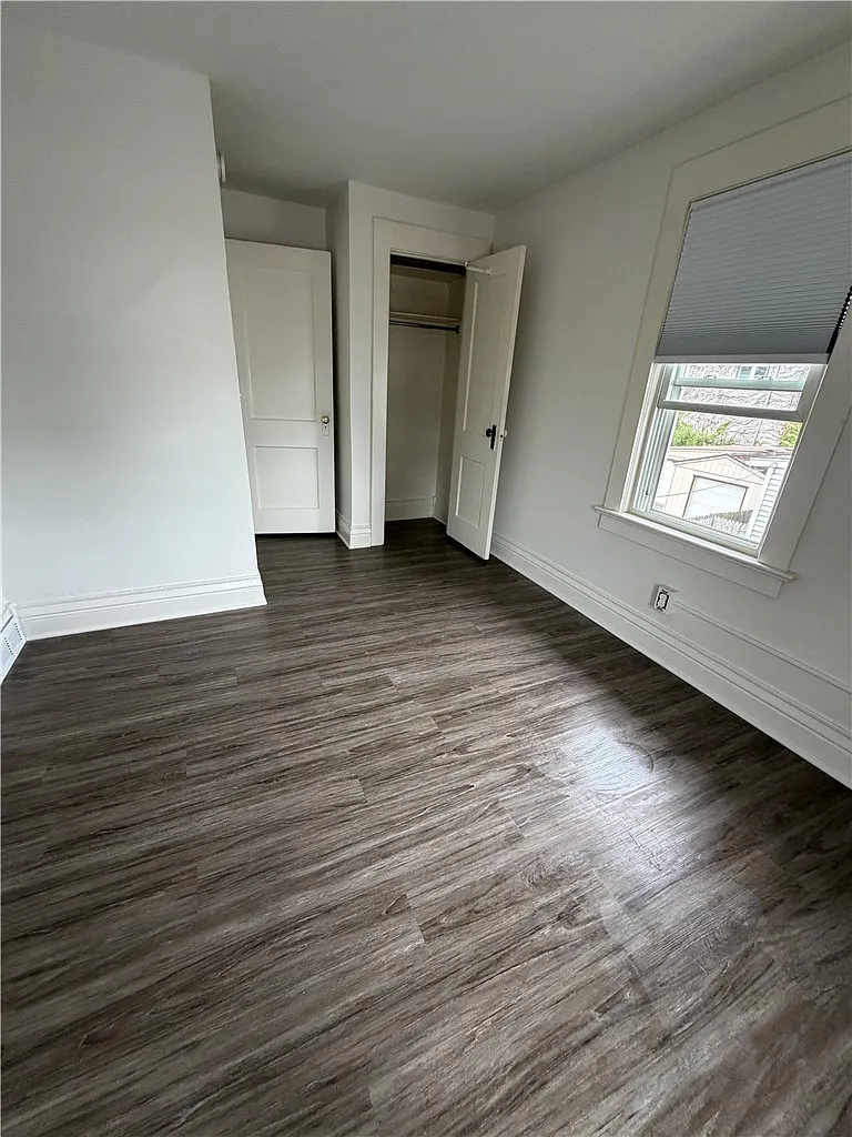 1 bed, 1.0 bath, 2449 sqft, $900 — Photo 4