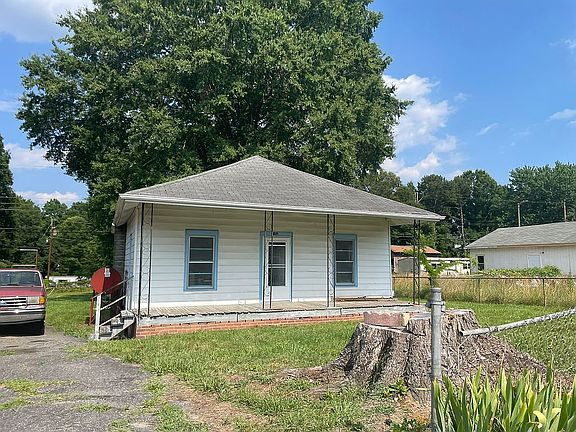 4th image of 3102 Railroad St