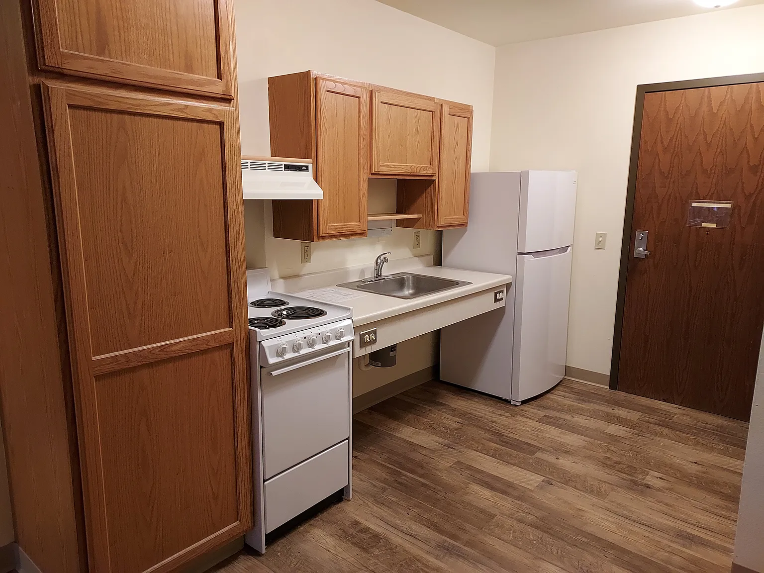 Studio, 500 sqft, $500 — Photo 3