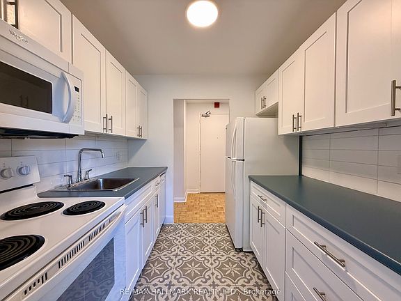 4th image of 30 Upper Canada Dr #101