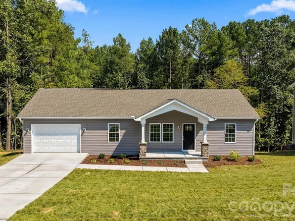 5110 Hanging Rock Ct, Hickory, NC 28601