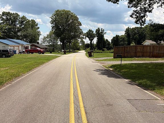 5th image of 33rd Street Dr SE