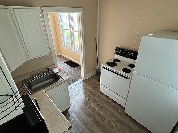 2nd image of 1105 E Powell Ave #A