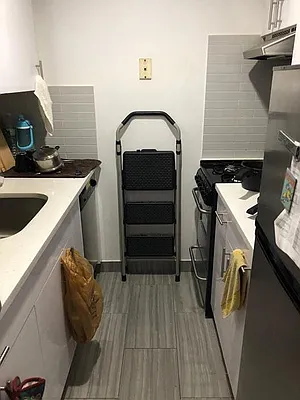 Rented by Buchbinder & Warren | media 4