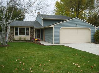 1945 Pleasant Ave, St Charles, IL 60174