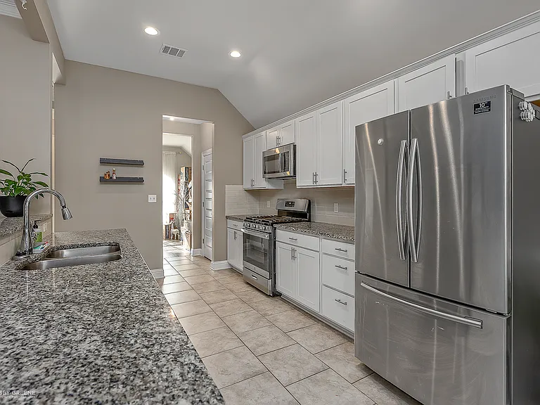 604 Labarre Ln — Photo 6