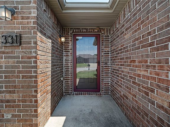 3rd image of 331 Violet St